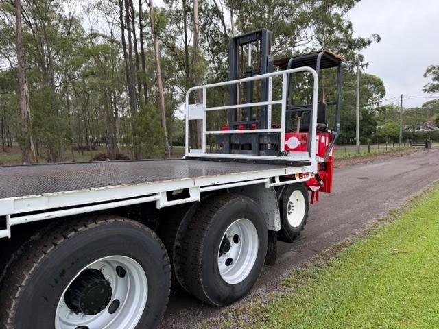 2007 Nissan Ud With 12 Pallet Tray, Pre Emission, 9 Speed Synchro,