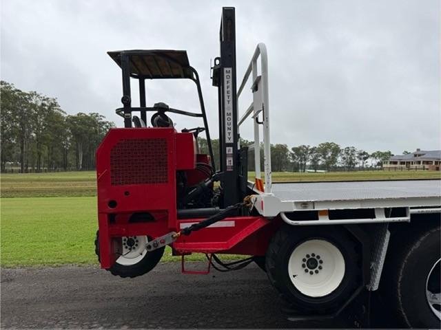 2007 Nissan Ud With 12 Pallet Tray, Pre Emission, 9 Speed Synchro,