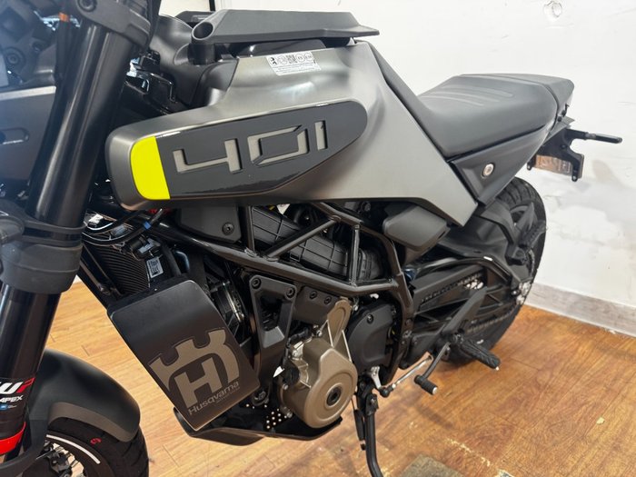 2024 Husqvarna SVARTPILEN 401 Black