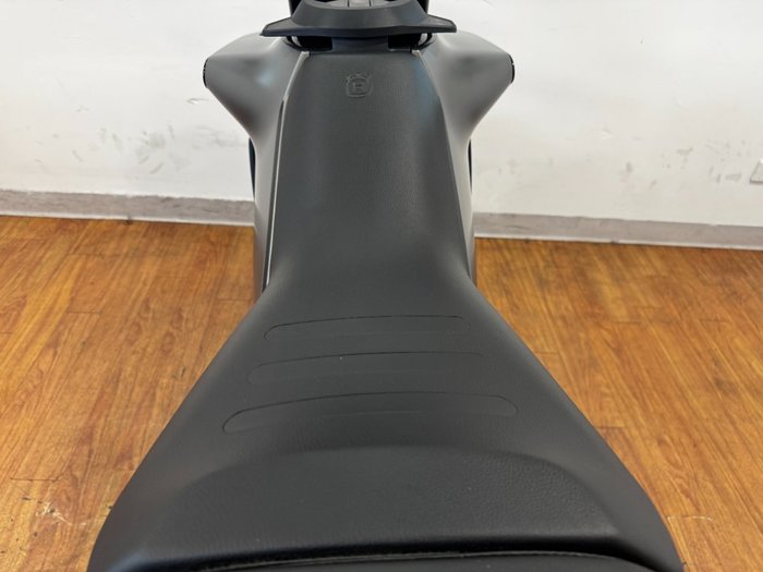 2024 Husqvarna SVARTPILEN 401 Black