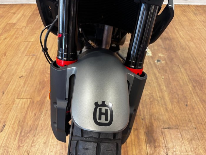 2024 Husqvarna SVARTPILEN 401 Black