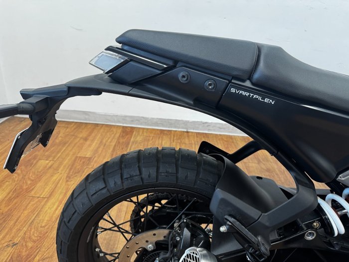 2024 Husqvarna SVARTPILEN 401 Black