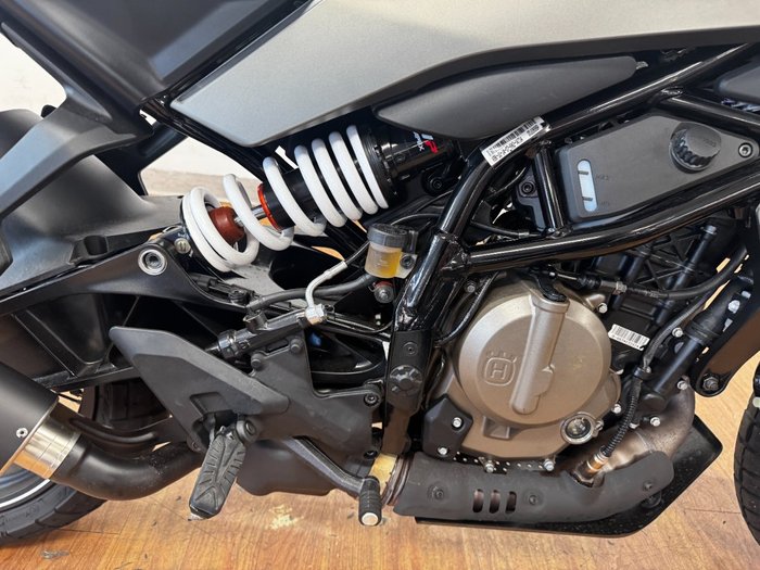 2024 Husqvarna SVARTPILEN 401 Black