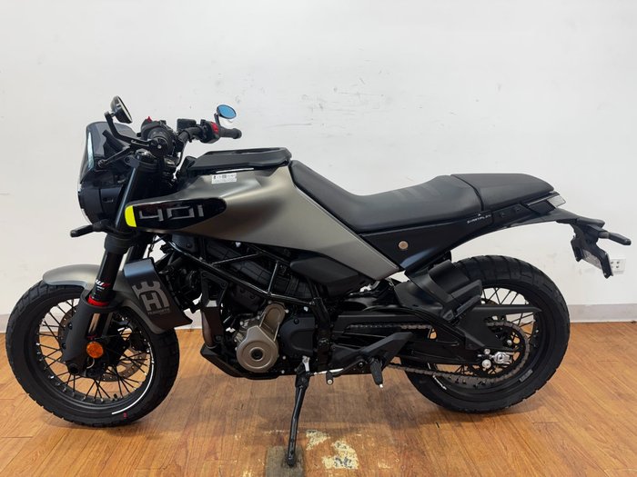 2024 Husqvarna SVARTPILEN 401 Black