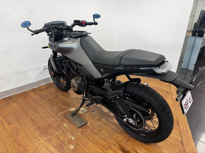 2024 Husqvarna SVARTPILEN 401 Black