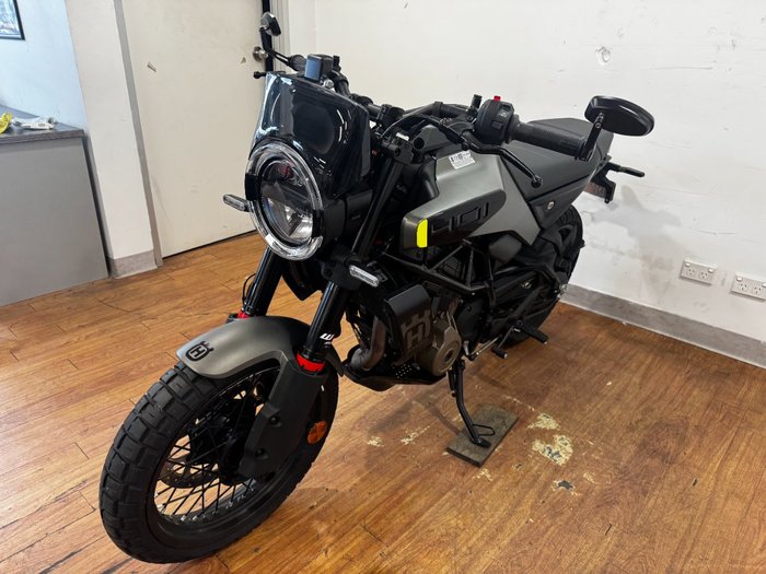 2024 Husqvarna SVARTPILEN 401 Black