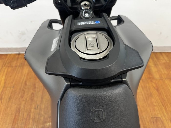 2024 Husqvarna SVARTPILEN 401 Black