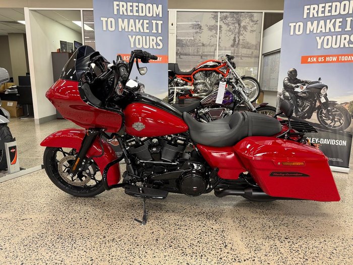 2022 Harley-Davidson Road Glide Special 114 (FLTRXS) Touring Red