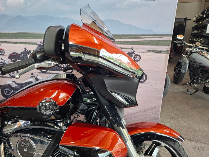 2025 HARLEY-DAVIDSON FLHXU STREET GLIDE ULTRA (117)