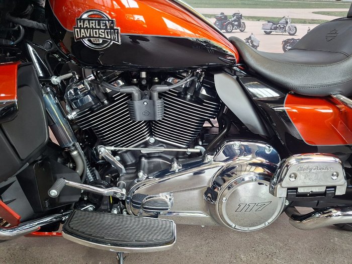 2025 HARLEY-DAVIDSON FLHXU STREET GLIDE ULTRA (117)