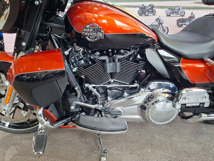 2025 HARLEY-DAVIDSON FLHXU STREET GLIDE ULTRA (117)