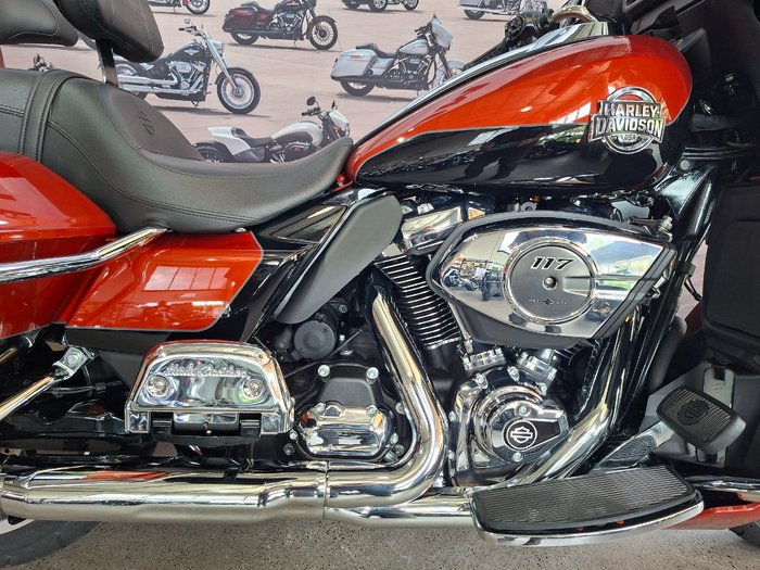 2025 HARLEY-DAVIDSON FLHXU STREET GLIDE ULTRA (117)
