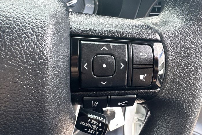 2025 Toyota Hilux SR