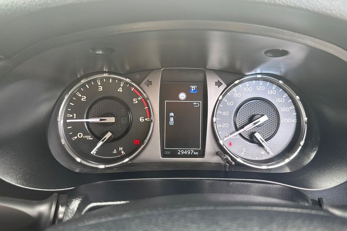 2025 Toyota Hilux SR