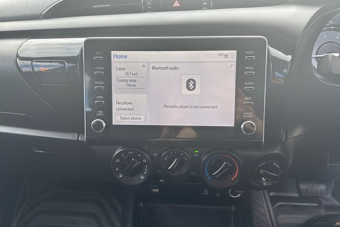 2025 Toyota Hilux SR