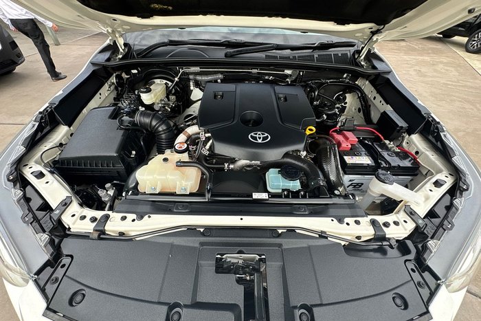 2025 Toyota Hilux SR