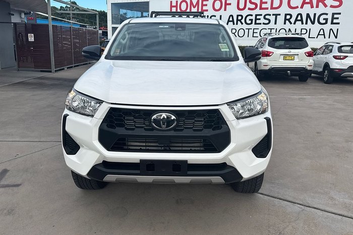 2025 Toyota Hilux SR