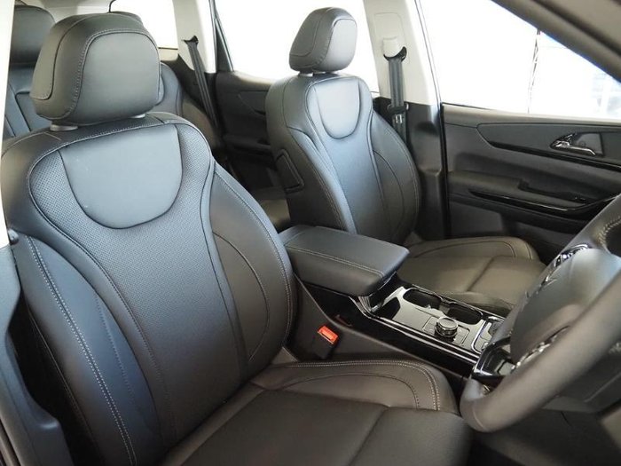 2025 Mahindra XUV700 AX7L