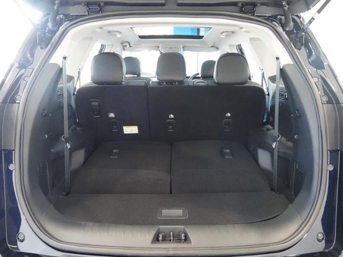 2025 Mahindra XUV700 AX7L