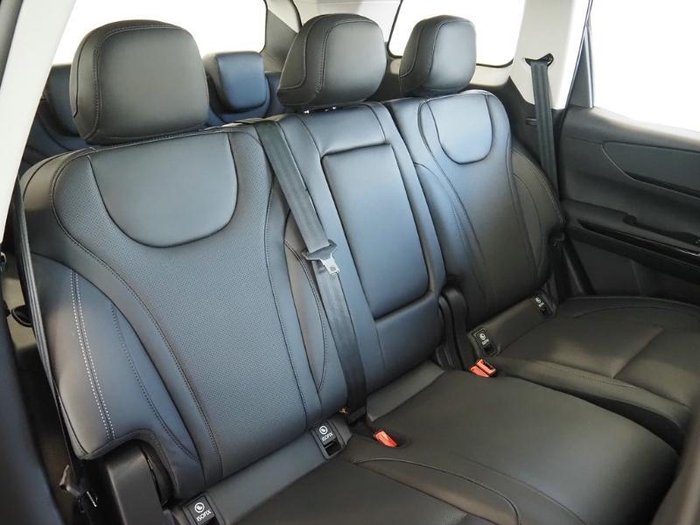 2025 Mahindra XUV700 AX7L