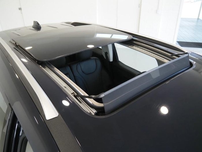 2025 Mahindra XUV700 AX7L