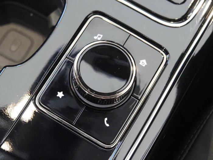 2025 Mahindra XUV700 AX7L