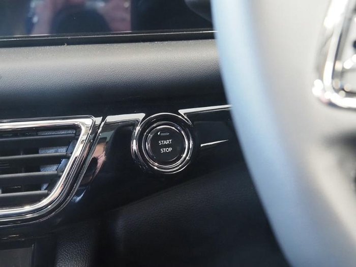 2025 Mahindra XUV700 AX7L