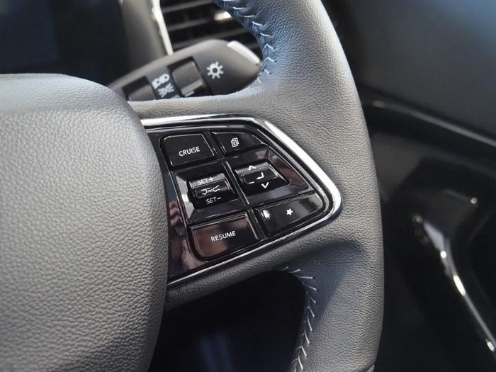 2025 Mahindra XUV700 AX7L