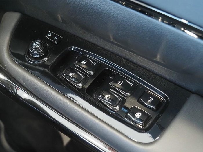 2025 Mahindra XUV700 AX7L