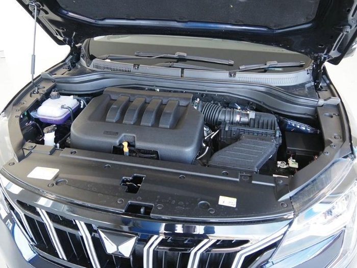 2025 Mahindra XUV700 AX7L