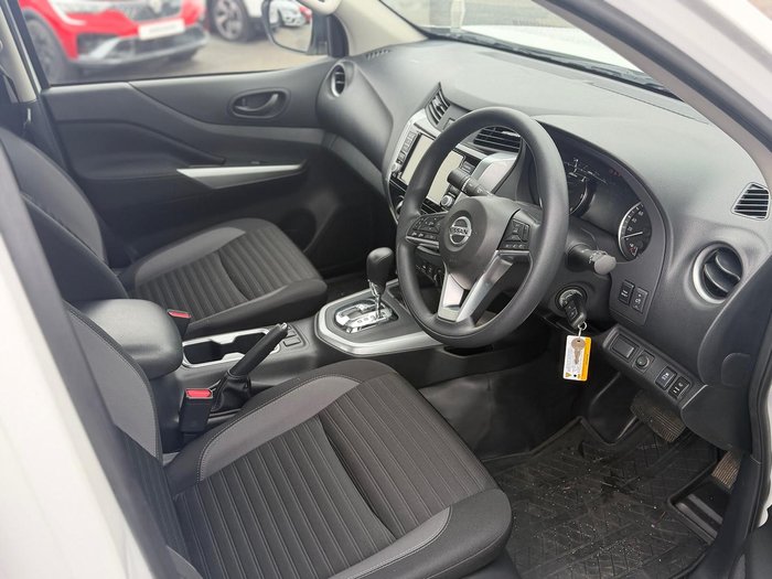 2022 Nissan Navara SL