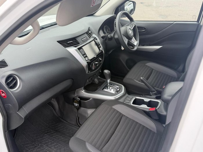 2022 Nissan Navara SL