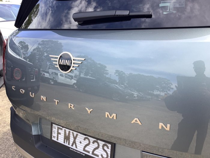 2024 MINI Countryman C Favoured