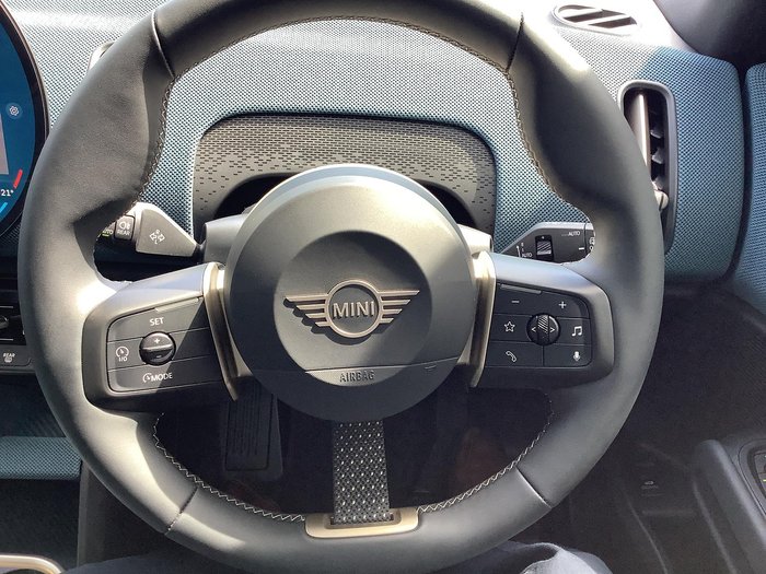 2024 MINI Countryman C Favoured