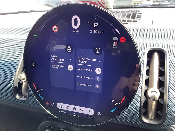 2024 MINI Countryman C Favoured