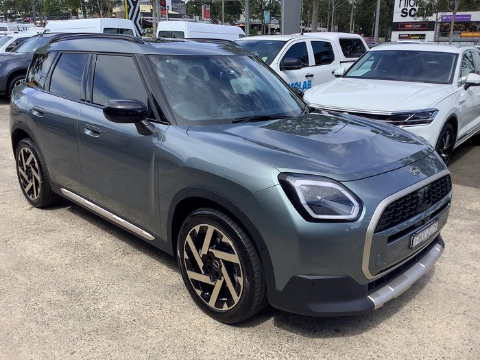 2024 MINI Countryman C Favoured
