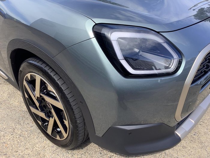 2024 MINI Countryman C Favoured