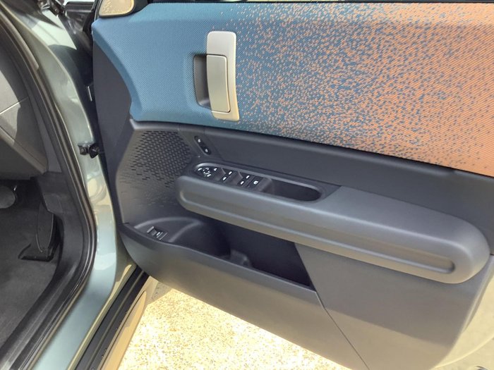 2024 MINI Countryman C Favoured