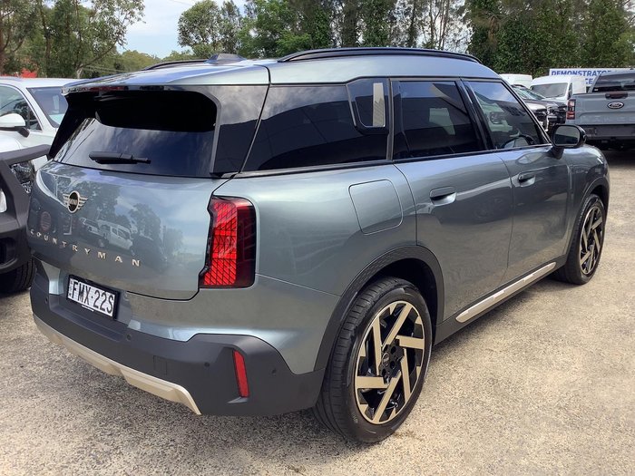 2024 MINI Countryman C Favoured