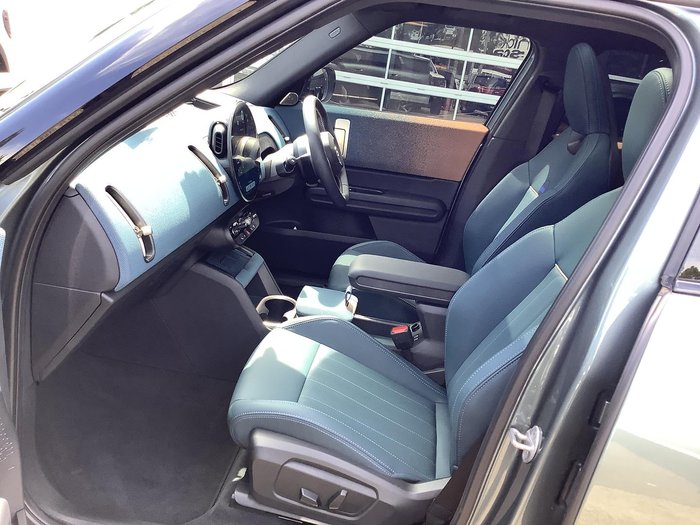 2024 MINI Countryman C Favoured