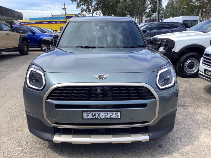 2024 MINI Countryman C Favoured