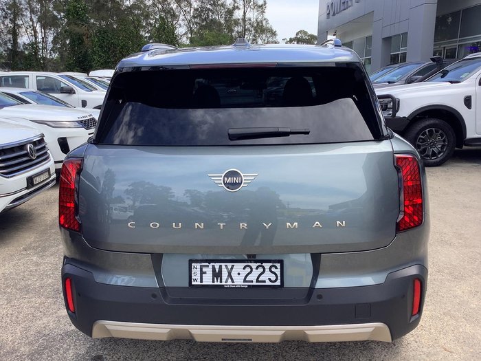 2024 MINI Countryman C Favoured