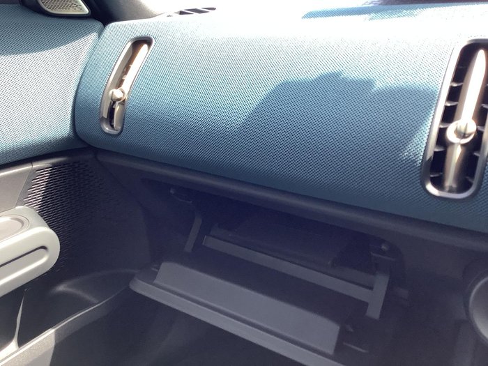 2024 MINI Countryman C Favoured