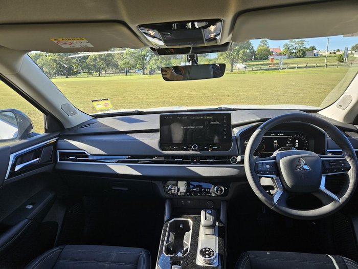 2026 Mitsubishi Outlander LS