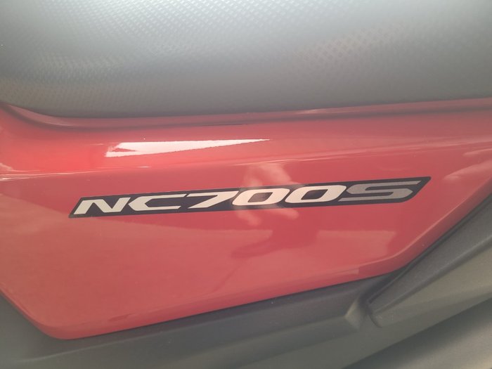 2012 Honda NC700SA RED/WHITE