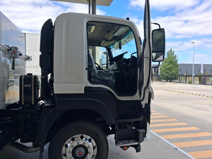 2026 Isuzu F Series FYJ 320-255 AT R51