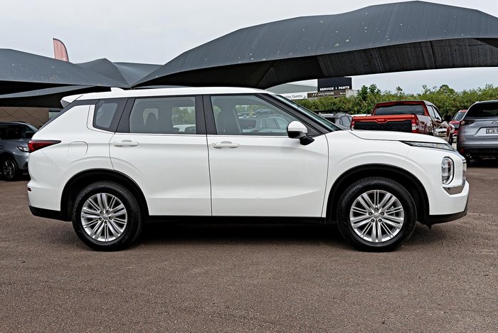 2023 Mitsubishi Outlander ES