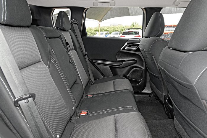 2023 Mitsubishi Outlander ES