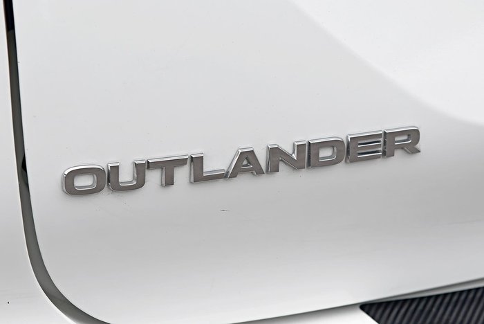 2023 Mitsubishi Outlander ES