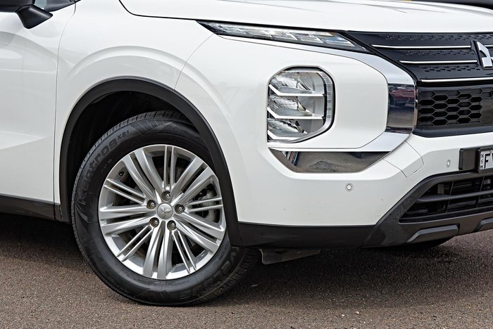 2023 Mitsubishi Outlander ES